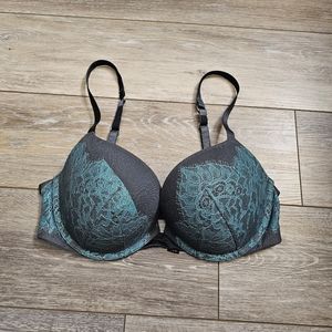 Victoria's Secret push up pigeonnant  Bra 34d